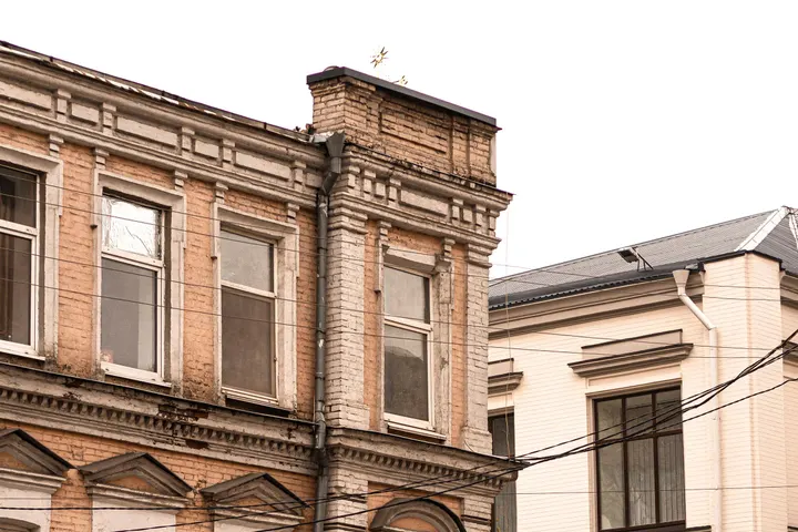 Историческая кирпичная застройка в центре Днепра